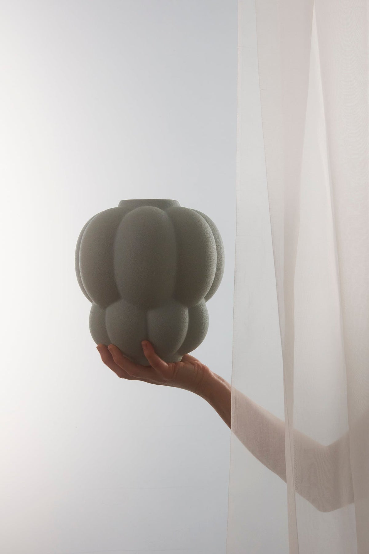 PLANTERS & VASES