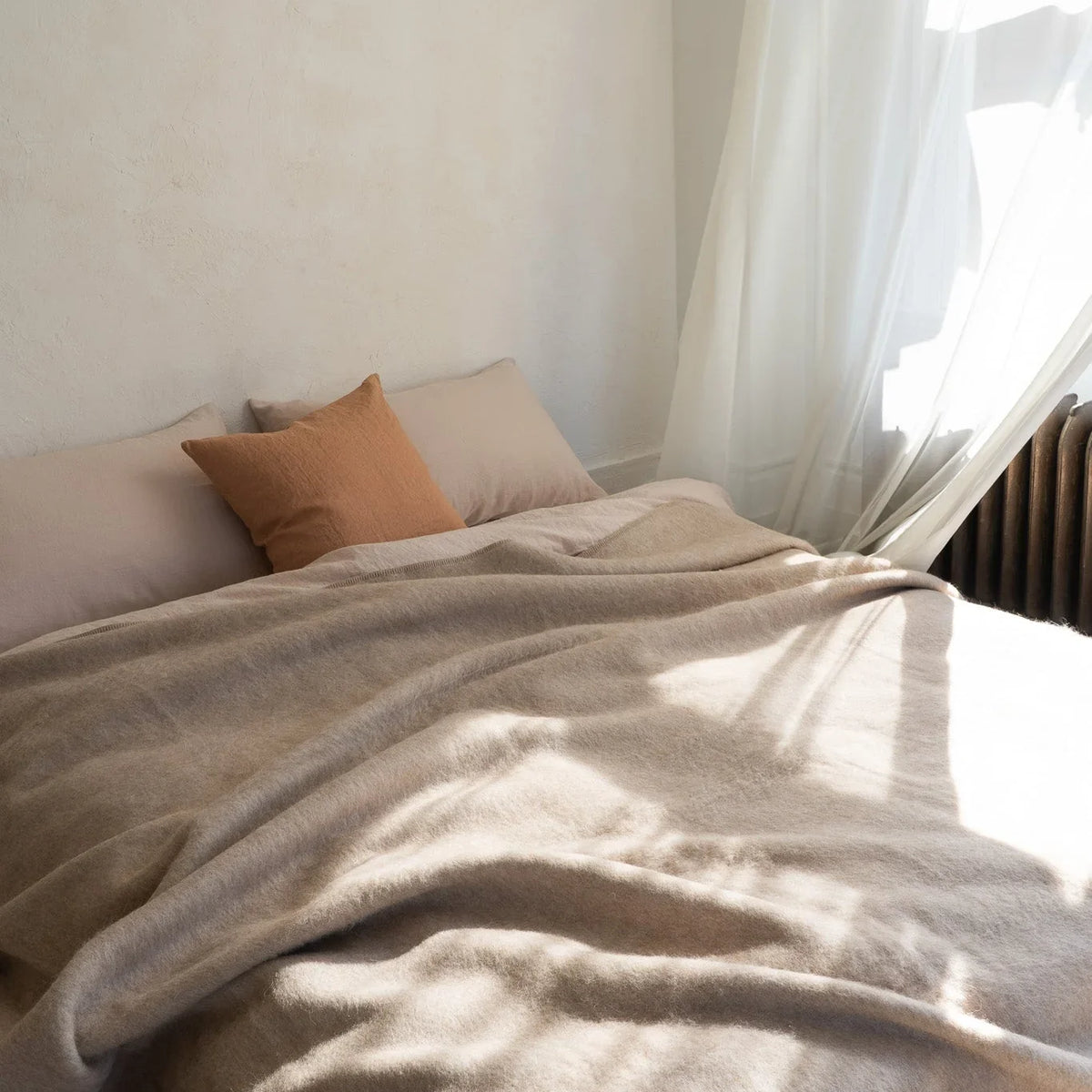 BLANKETS & TEXTILES