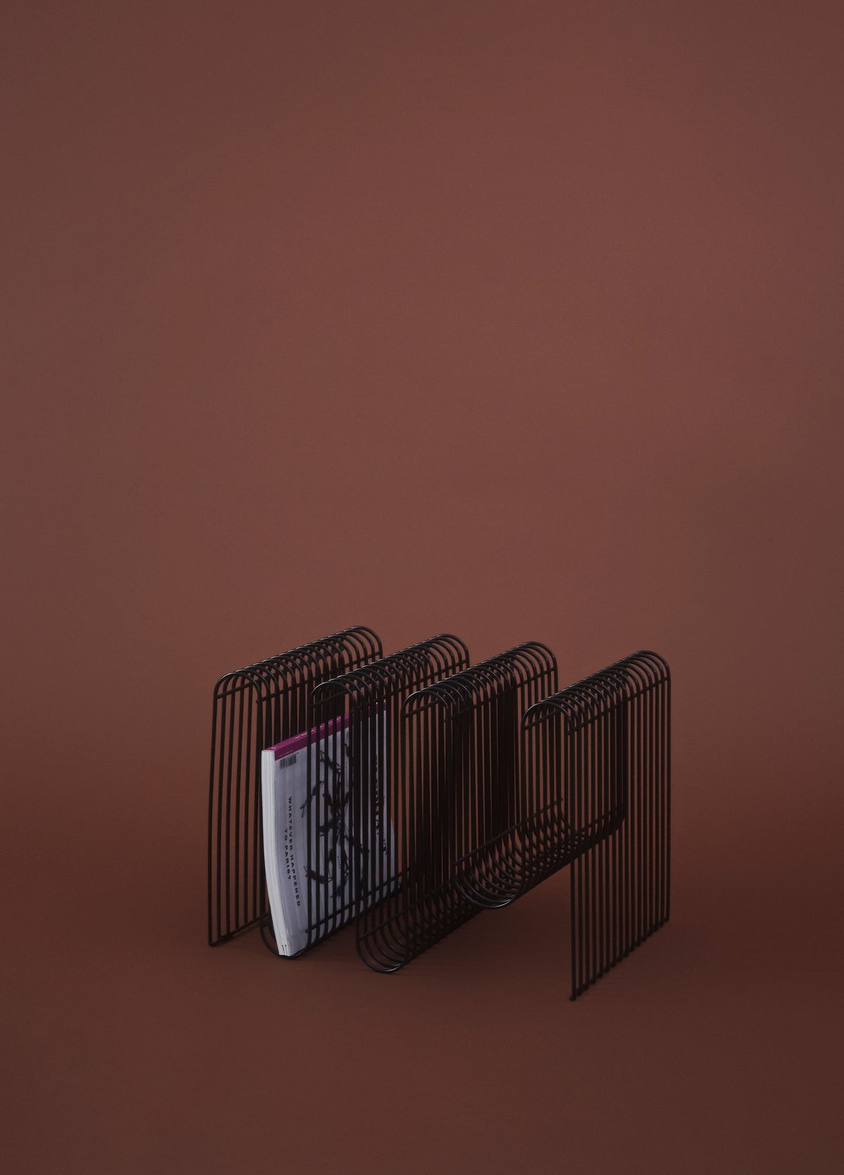 Curva Magazine Holder, Black