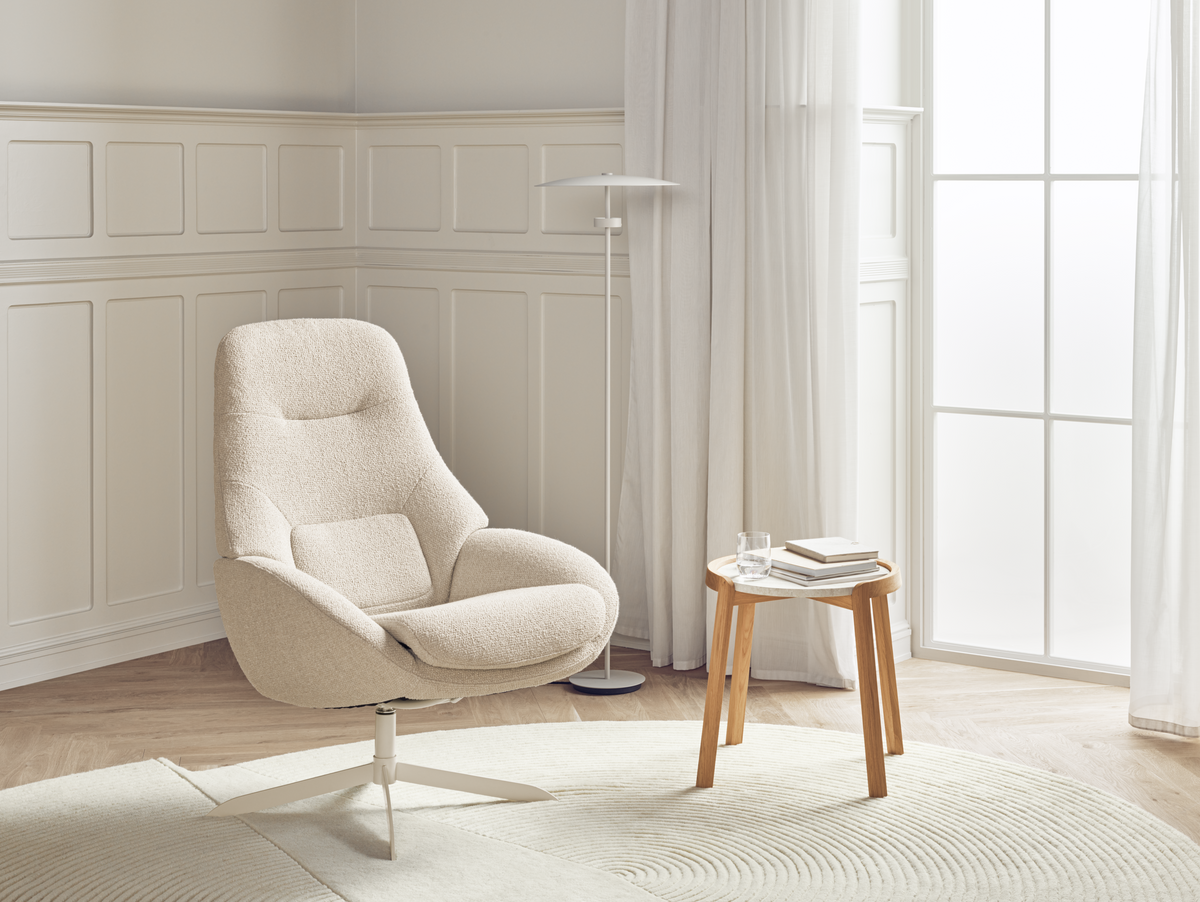 Saga Armchair w. Return Swivel Function