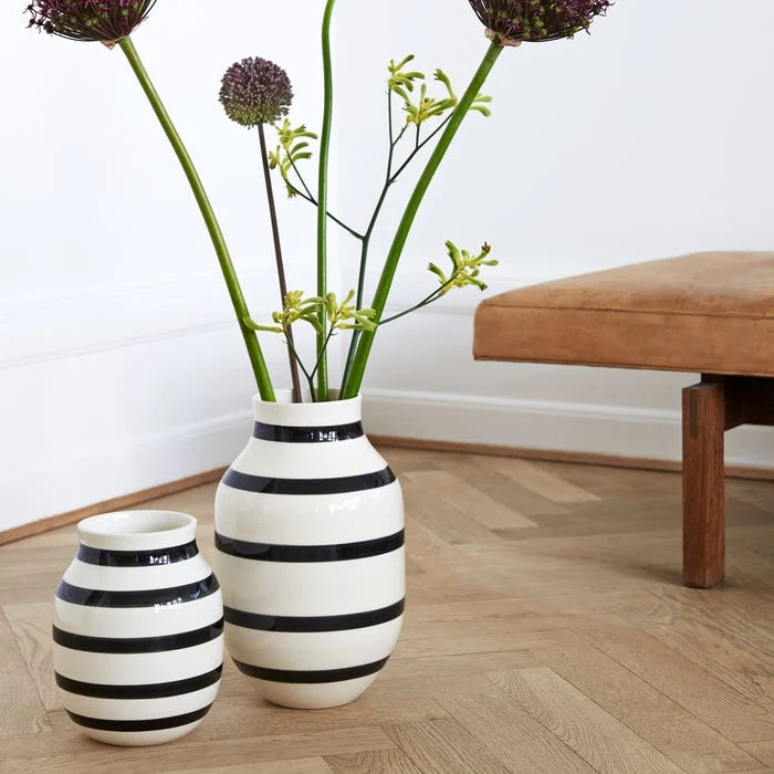 Kahler Omaggio Vase, Black, H: 7.9"